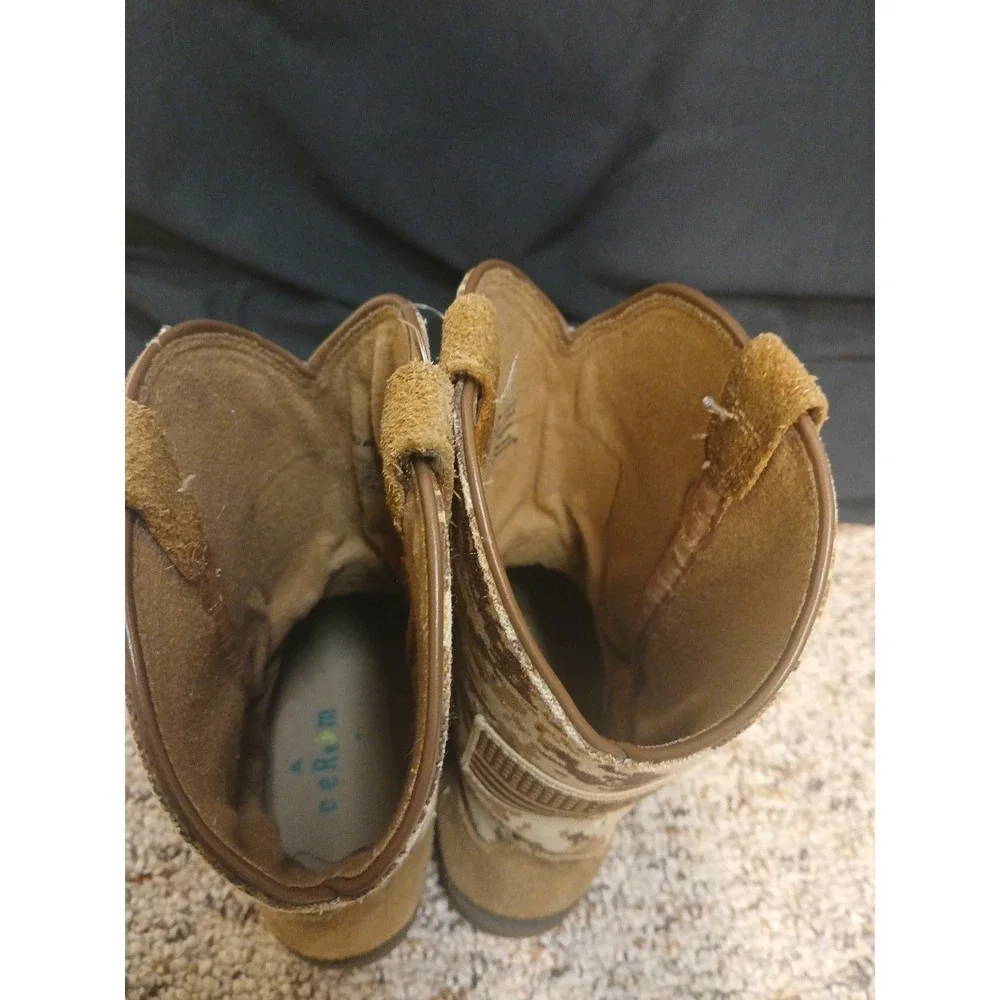 Ariat kid's‎ Boots Size 3.5- Patriot Western/Sand Camo Print